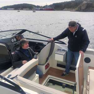 Antisink grunder og kunde i båt.jpg