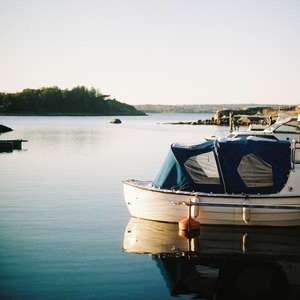 Båt på sjøen. Foto.