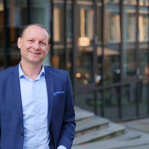 Erik Bjordal smiler til kamera (Foto)