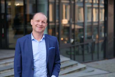 Erik Bjordal smiler til kamera (Foto)