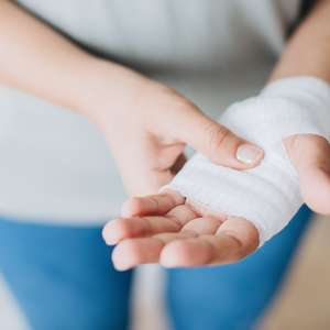 Hånd med bandasje.jpg