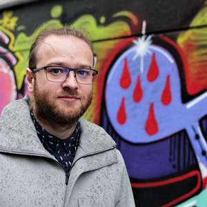 Marcin Mateusz smiler til kamera (Foto)