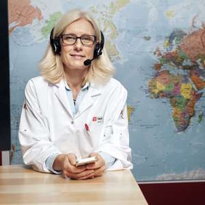 Kvinnelig lege med headset