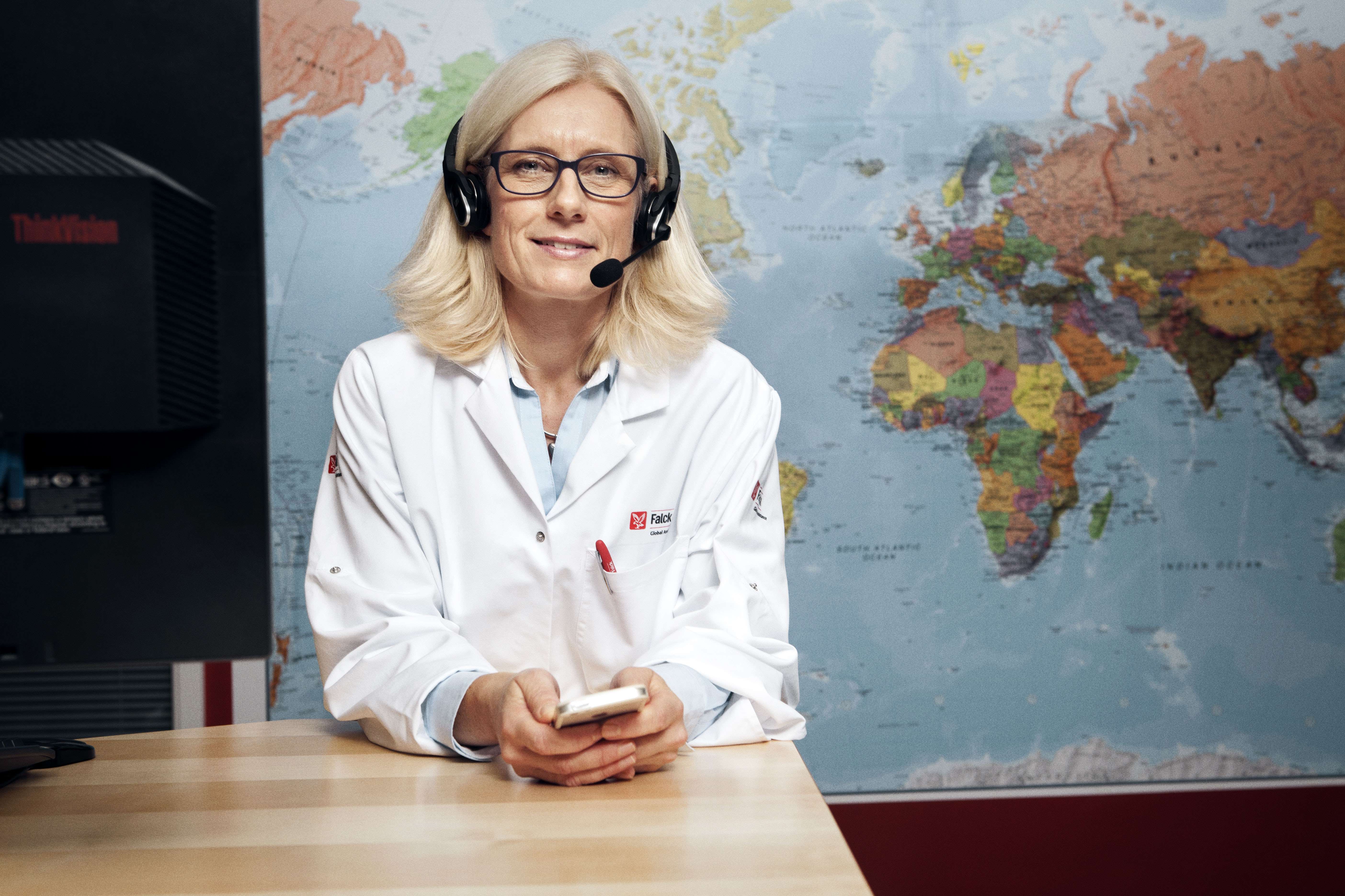 Kvinnelig lege med headset