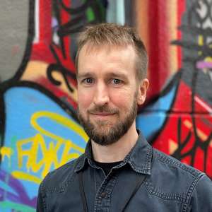 Ole Kristian Hartvigsen smiler til kamera (Foto)