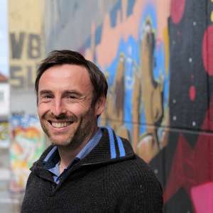 Paul Austrem smiler til kamera (Foto)