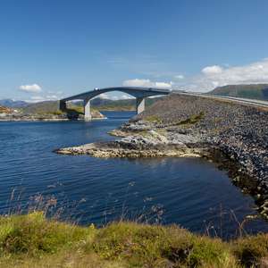 Storseisundet bro, Atlanterhavsveien. Fra 2018 skal forsikringsselskapene kreve inn trafikkforsikringsavgift til staten