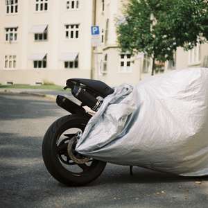 Motorsykkel uten registreringsnummer. Foto.